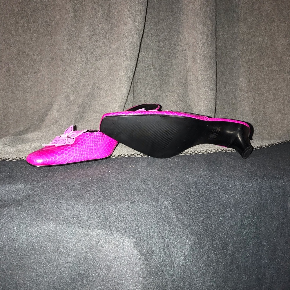 Shoes - Picture 2 of 3